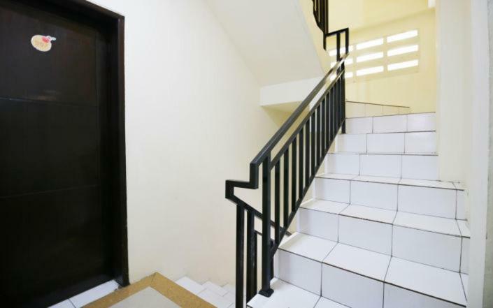 Готель Kamar Keluarga Mangga Besar Джакарта Екстер'єр фото